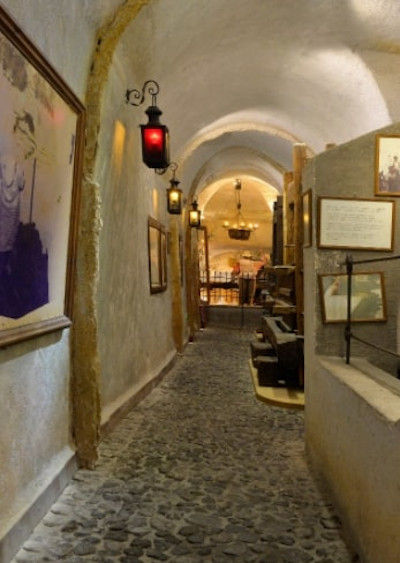 electric wall lanters at 'Koutsoyannopoulos Wine Museum'